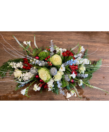Festive holiday Table Centerpiece in Darien, CT | DARIEN FLOWERS