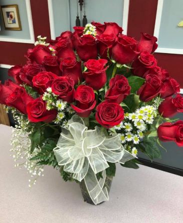 Fifty Shades Of Love Rose Arrangement In East Meadow Ny East Meadow Florist