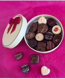 Flanders finest Belgian chocolate assortment Luxury box of 12 pieces milk, dark and white