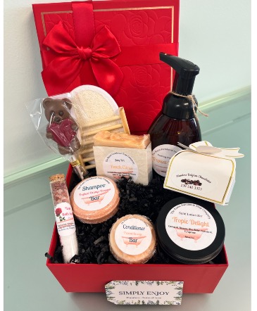 Flanders Luxe Collection By Enchanted Florist of Cape Coral in Cape Coral, FL | ENCHANTED FLORIST OF CAPE CORAL Flanders Luxe Collection By Enchanted Florist of Cape Coral in Cape Coral, FL | ENCHANTED FLORIST OF CAPE CORAL