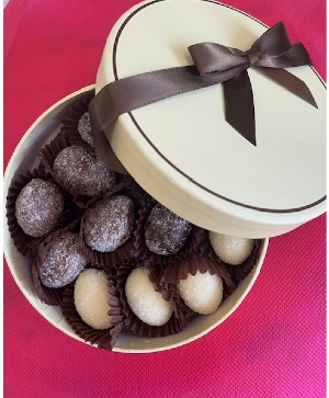 Flanders luxury box with chocolate Easter eggs Luxury box with 12 pieces of dark, milk and, white finest chocolates