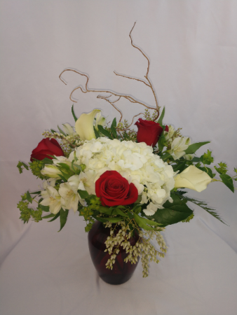 FLIRTATIOUS! Mini Cala lilys and Roses Vase Arrangement