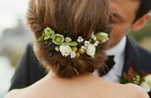 Floral dressed hair comb 