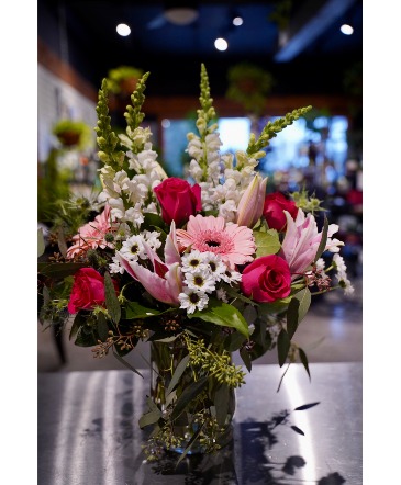 Flower Power Stunning Gift in South Milwaukee, WI | PARKWAY FLORAL INC.