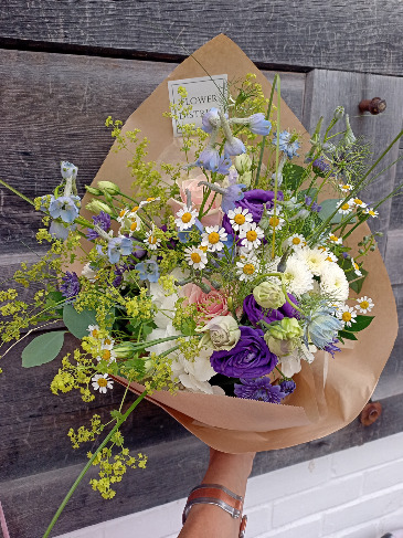 Flower Subscribtion Designer's Choice in Glastonbury, CT | THE FLOWER DISTRICT