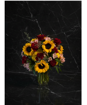 Flowers and roses arrangement 