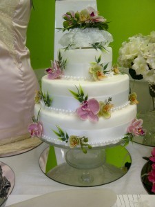 Flowers for your cake Wedding ideas