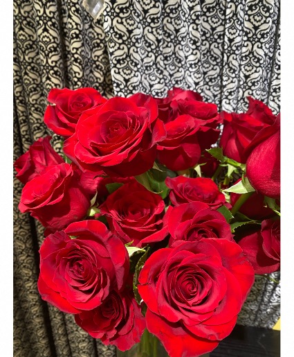 Long Stemmed Red Rose Bouquet -Freedom Dozen Roses- Leaves and/or Baby’s breath