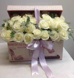 French box of roses Modern