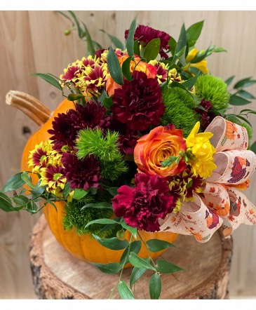 Fresh Pumpkin Centerpiece in Osoyoos, BC | POLKA DOT DOOR Fresh Pumpkin Centerpiece in Osoyoos, BC | POLKA DOT DOOR