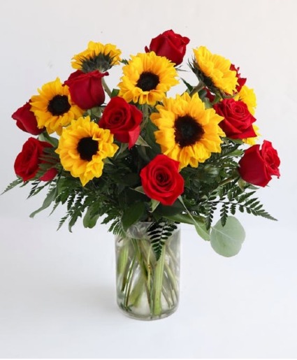 El Color de tus Ojos Roses and sunflowers
