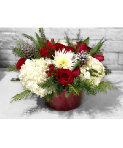 Frosty Kiss (In white vase) Vase Arrangement