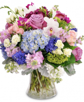GARDEN BLOOMS Vase arrangement