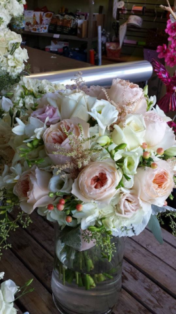 Garden Rose Bouquet Blossom Shops Wedding