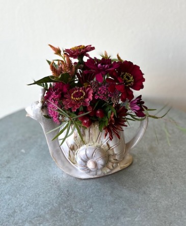 Garden Snail Pitcher  in La Grande, OR | FITZGERALD FLOWERS Garden Snail Pitcher  in La Grande, OR | FITZGERALD FLOWERS