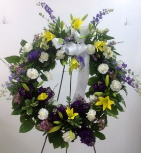 Garden Wreath Standing Wreath in Darien, CT | DARIEN FLOWERS Garden Wreath Standing Wreath in Darien, CT | DARIEN FLOWERS