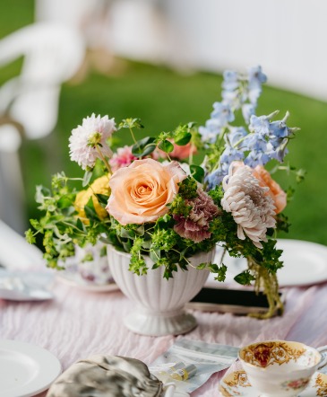 Gardenesque Day Dreams Centrepiece in Trenton, ON | Designs by Alexis Rose