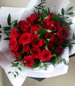 Gathered 24 Rose Handtied Bouquet in Toronto, ON | BOTANY FLORAL STUDIO Gathered 24 Rose Handtied Bouquet in Toronto, ON | BOTANY FLORAL STUDIO