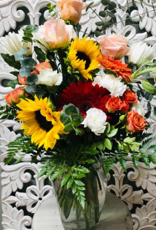 Gerber Surprise  in Hugoton, KS | Lynnie's Floral