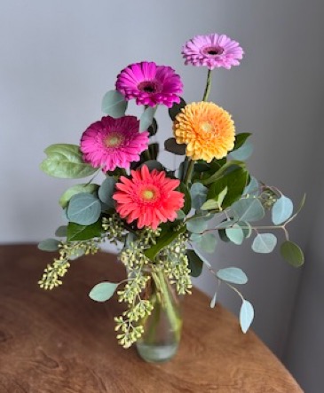 Gerbera Daisy Bud Vase in Bobcaygeon, ON | Bobcaygeon Flower Company Gerbera Daisy Bud Vase in Bobcaygeon, ON | Bobcaygeon Flower Company