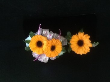 daisy wrist corsage