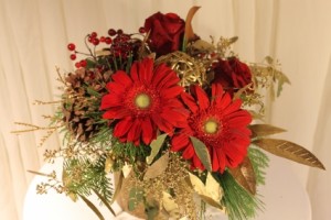 GERBERA & GOLD Floral arrangement