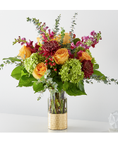 Gilded Moment Bouquet with 6 roses in the golden vase