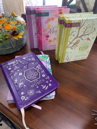 Give Mom Quiet Time- Devotionals Book