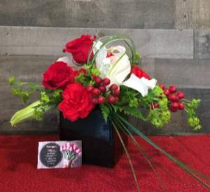 Lily Rose Glamour Obsidian Vase in White Oak, PA | Breitinger's Flowers Lily Rose Glamour Obsidian Vase in White Oak, PA | Breitinger's Flowers