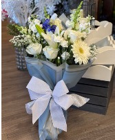 GLISTENING SNOW WRAPPED BOUQUET WRAPPED BOUQUET