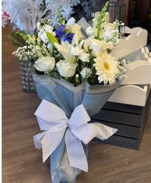 GLISTENING SNOW WRAPPED BOUQUET WRAPPED BOUQUET