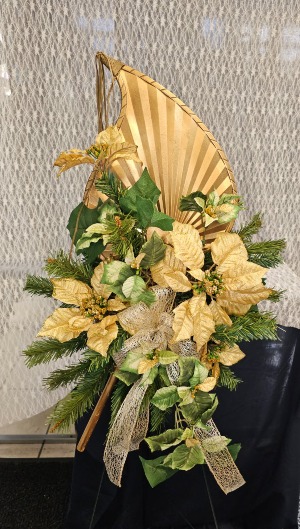 Golden Memories Ornate Fan Easel 