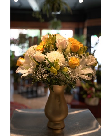 Golden Morning  Lush Bouquet  in South Milwaukee, WI | PARKWAY FLORAL INC.