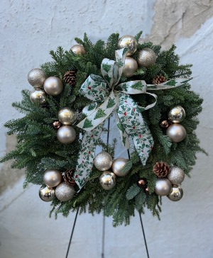 Golden Pincones Fresh Greens Christmas Wreath 