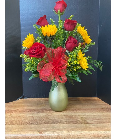Golden Roses & Sunflowers  Vase arrangement  in Glen Burnie, MD | FORGET ME NOT FLOWERS AND GIFTS