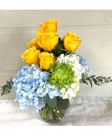 Golden Spring in Dayton, OH | ED SMITH FLOWERS & GIFTS INC. Golden Spring in Dayton, OH | ED SMITH FLOWERS & GIFTS INC.