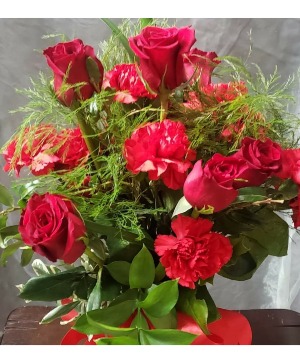 Gorgeous Reds 1/2 Dozen  vase