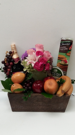 Gourmet Picnic Gourmet Gift Box in Webster, TX | La Mariposa Flowers Gourmet Picnic Gourmet Gift Box in Webster, TX | La Mariposa Flowers