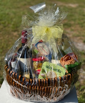 Gourmet Wine & Goodies Gift Basket Gift Basket
