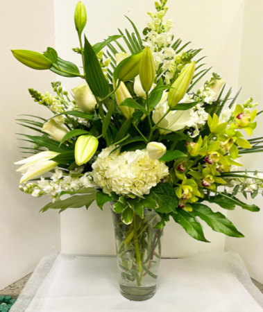 Grand whites & green bouquet  Luxury 