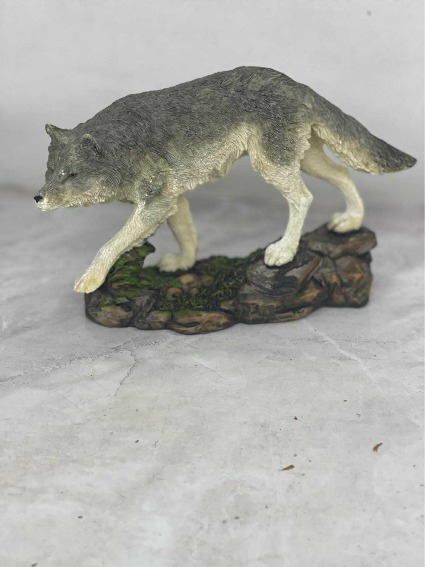 GRAY WOLF  FIGURINE 