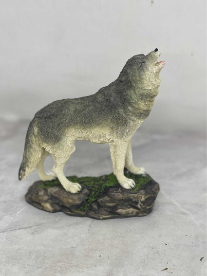 GRAY WOLF  FIGURINE 