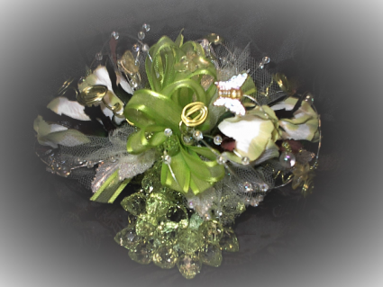 Green accents wrist corsage