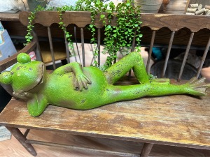 Green Lawn Frog Lawn Ornament