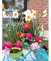 Green Porch Pot Blooming Garden in Fairview, Oregon | QUAD'S GARDEN - Home to Trinette's Floral