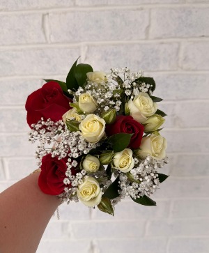 Half Dozen Roses/Spray Roses prom