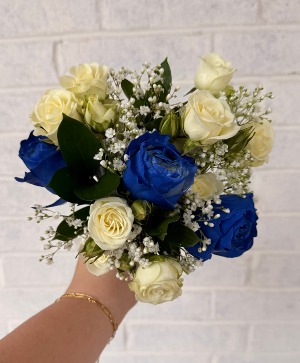 Half Dozen Roses/Spray Roses Prom