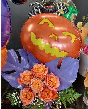 Halloween 4 Floral Arrangement + Balloon