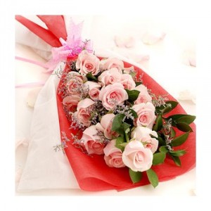 Hand Bouquet of roses pink Thomaston florist & Gre 