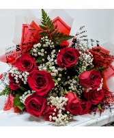 Hand Held Bouquet Dozen Roses 